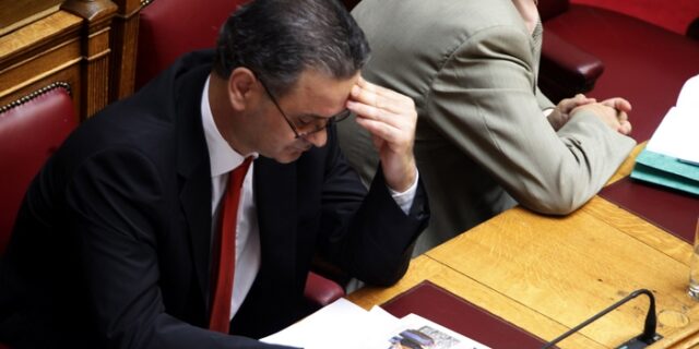 Αποδοκίμασαν και τον Σωκράτη Ξυνίδη