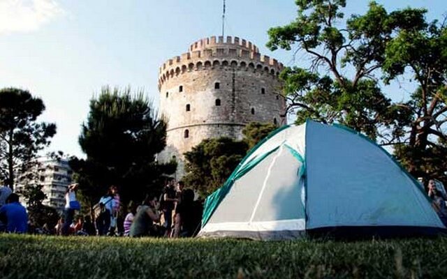 Διώχνουν τους Αγανακτισμένους από τον Λευκό Πύργο