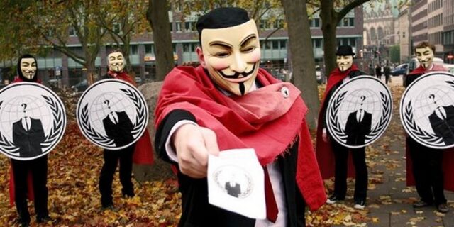 Στόχος των Anonymous το Facebook