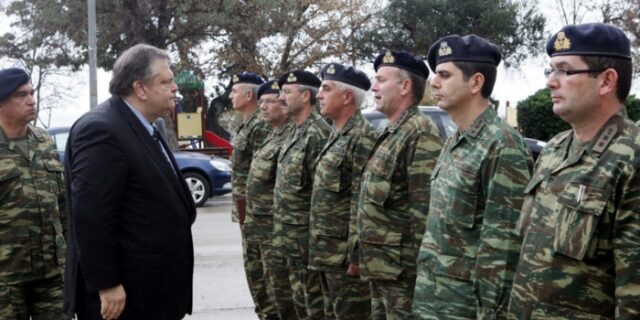 Ψαλίδι στις “ένστολες” αποδοχές