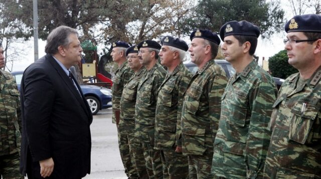 Ψαλίδι στις “ένστολες” αποδοχές