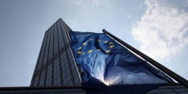 ΕΚΤ: Αγοράζει ομόλογα υπερχρεωμένων κρατών