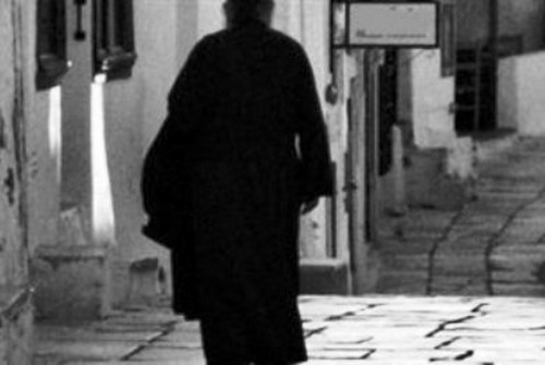 Δίγαμος ιερέας απήγαγε 15χρονη