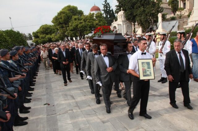 Το ύστατο χαίρε στον Λεωνίδα Κύρκο