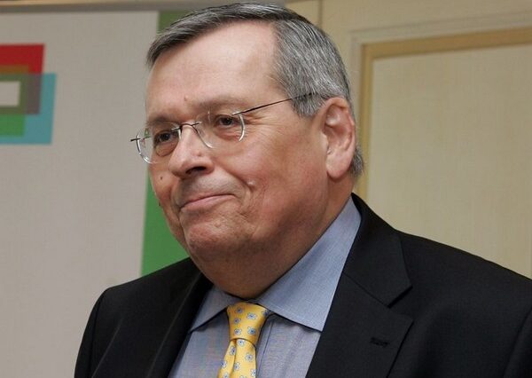 “Πρέπει να μειωθούν οι κρατικές δαπάνες”