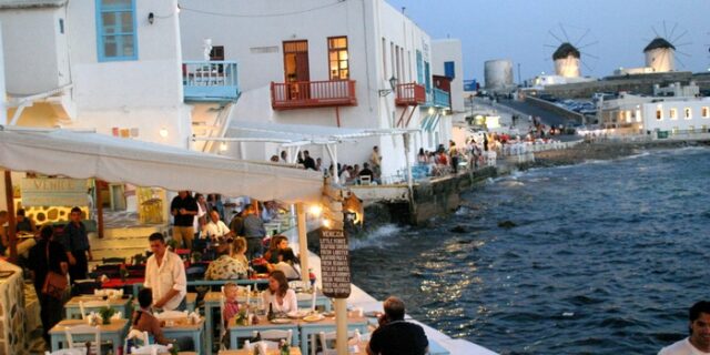 Όργιο φοροδιαφυγής στα νησιά