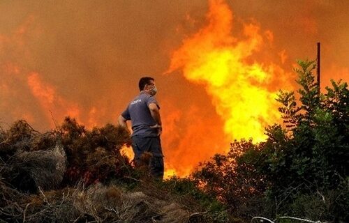 Live Blogging: Πύρινη κόλαση στην Αττική – Τραυματίστηκαν δύο πυροσβέστες στην Κερατέα