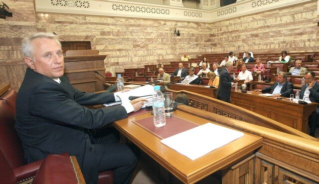 Ραγκούσης: “Κανείς δεν θα στερήσει την υποψηφιότητα από τον Παπανδρέου”