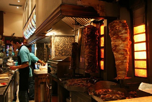 Πιο πολλά θα δίνουμε για μπουγάτσα και σουβλάκι