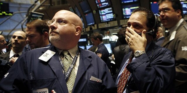 Στο κόκκινο τα χρηματιστήρια