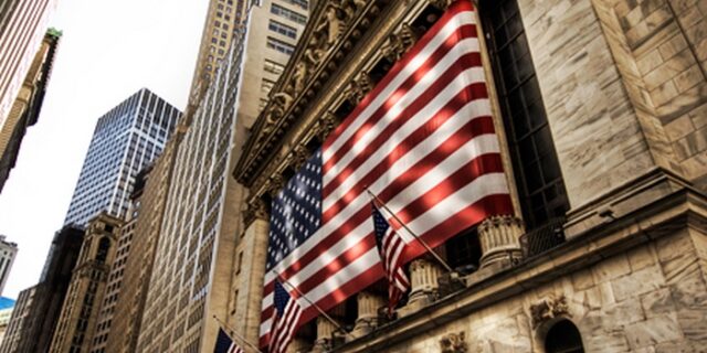 Καμπανάκι Fitch – Moody’s σε ΗΠΑ