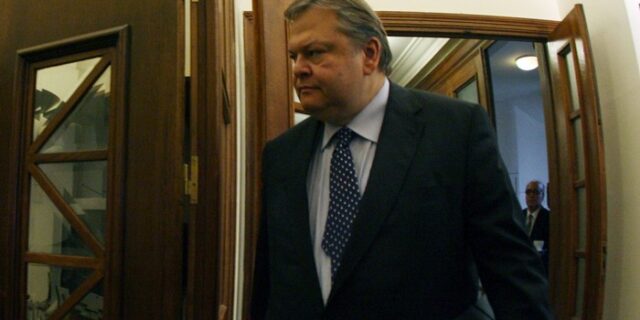 Βαβέλ στη κυβέρνηση με την εφεδρεία