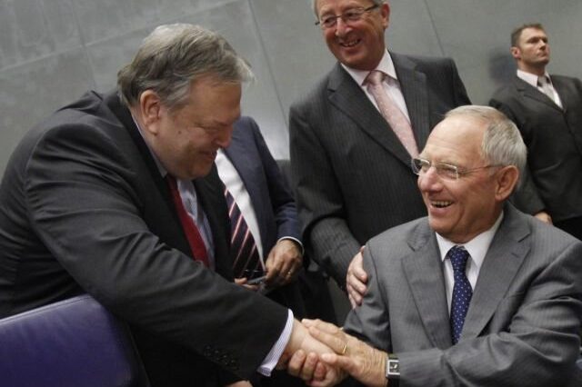 “Η Ελλάδα είναι και θα παραμείνει στην Ευρωζώνη”