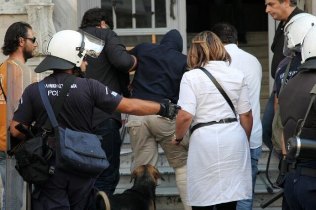 Περιοριστικούς όρους σε τρεις για τη δολοφονία του 21χρονου οπαδού