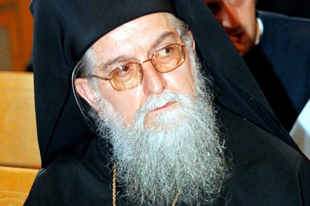 “Aφόρισαν” τον Μητροπολίτη για το γιαούρτωμα