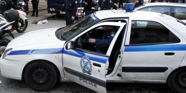 Ληστεία με πυροβολισμούς στον αέρα σε σουπερμάρκετ στην Καλλιθέα