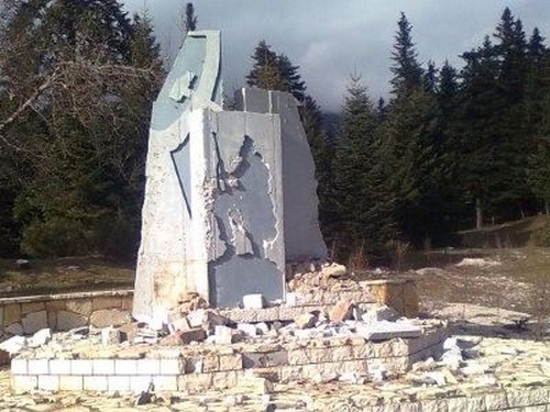 Εχθρός τους η ιστορία