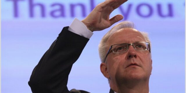 Όλι Ρεν: “Ασύμφορη η έξοδος της Ελλάδας από την ευρωζώνη”