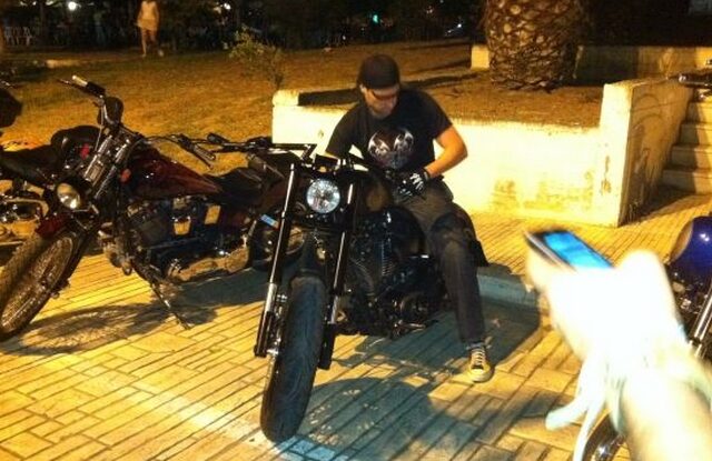 Ο Γκλέτσος και η παρέλαση των Harley