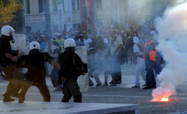 Πετροπόλεμος και δακρυγόνα στη Θεσσαλονίκη