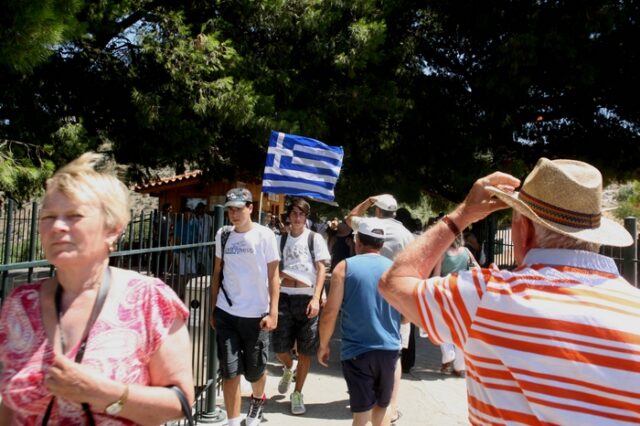 “Πόλος έλξης” η Ελλάδα εν μέσω κρίσης