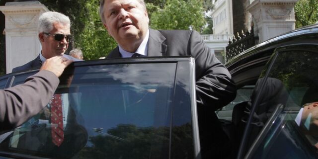 Πρόσθετα μέτρα εν μέσω σεναρίων χρεοκοπίας