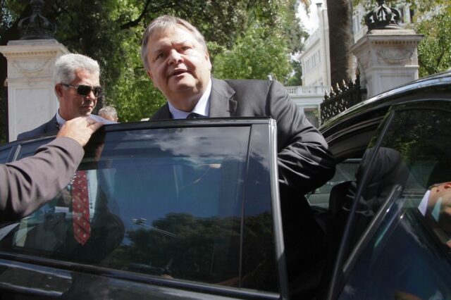 Πρόσθετα μέτρα εν μέσω σεναρίων χρεοκοπίας