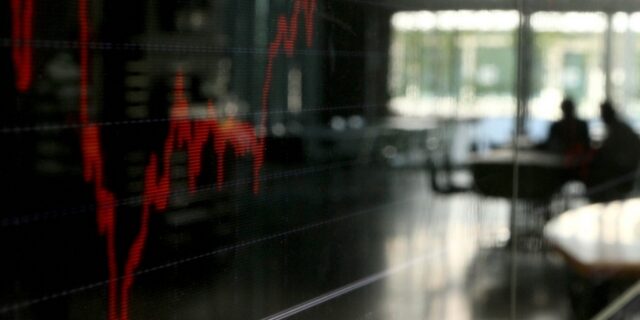 Βουτιά στο Χρηματιστήριο λόγω τρόικας