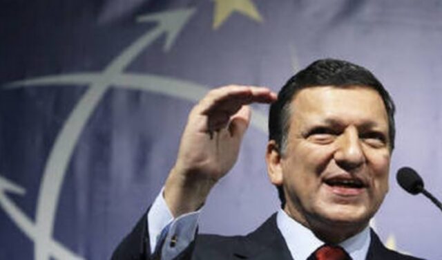Πολιτικές πιέσεις έβαλαν την Ελλάδα στο ευρώ
