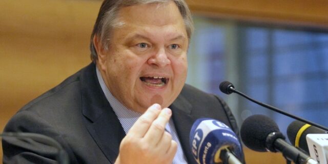 “Πάγωμα” των κλαδικών συμβάσεων έως το 2014