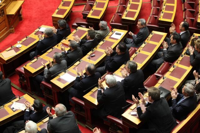 Στα 19,16 δισ. ευρώ εκτοξεύτηκε το έλλειμμα