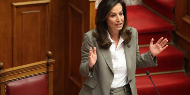 Δεν πάει Πολυτεχνείο η υπουργός Παιδείας