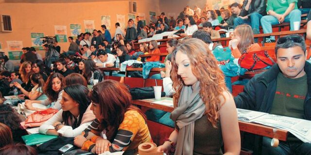 Σκάνδαλο: Με 1000€ σου φέρνουν την πτυχιακή στο σπίτι