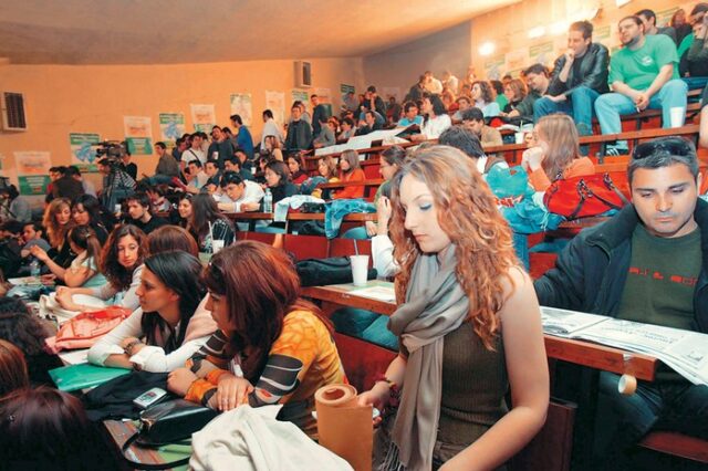 Σκάνδαλο: Με 1000€ σου φέρνουν την πτυχιακή στο σπίτι