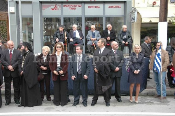 Ο Γκλέτσος κατέβασε κάτω τους επισήμους