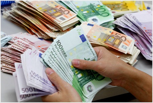 Μειωμένες βρήκε τις καταθέσεις η τρόικα