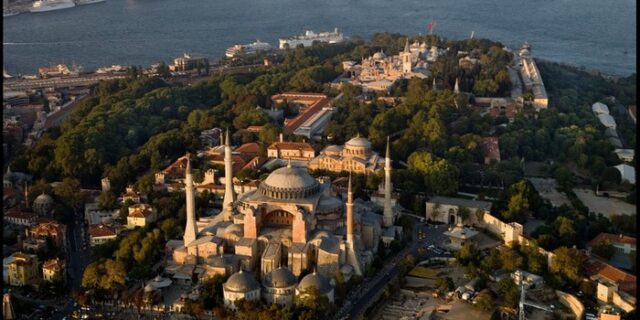 Ο μπαμπάς λείπει στην Πόλη για δουλειές