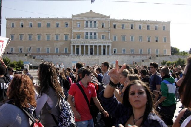 ΜΑΤ κατά μαθητών στο Σύνταγμα