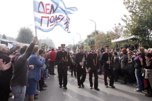 Πολιτικός αναβρασμός από την αποχώρηση Παπούλια