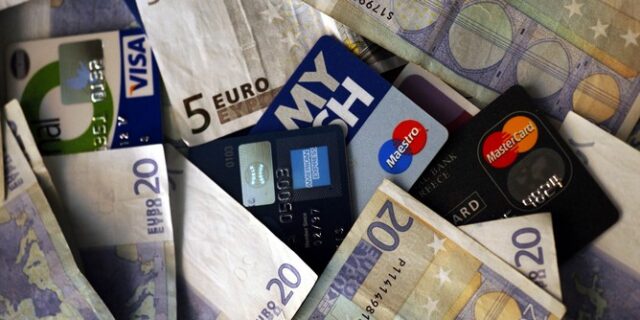 Ετοιμάζουν άμεση παρακράτηση του ΦΠΑ