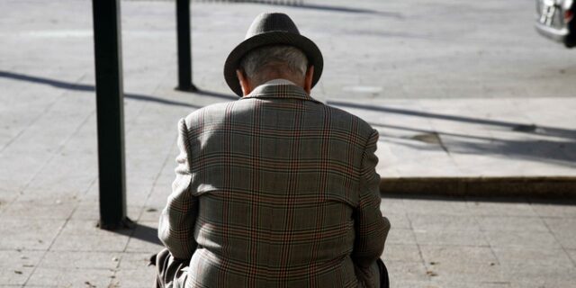 Ψαλίδι έως 60% στις επικουρικές συντάξεις