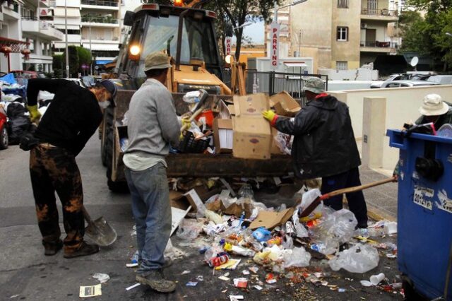Καυγάς για τις ευθύνες, ενώ μας πνίγουν τα σκουπίδια