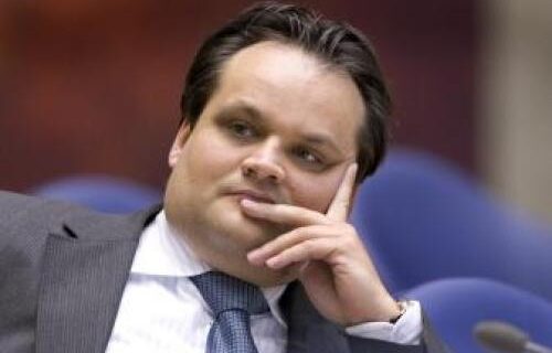 Σκόπελος για την 6η δόση το δημοψήφισμα