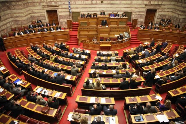 Εκλογές ζητά η αντιπολίτευση