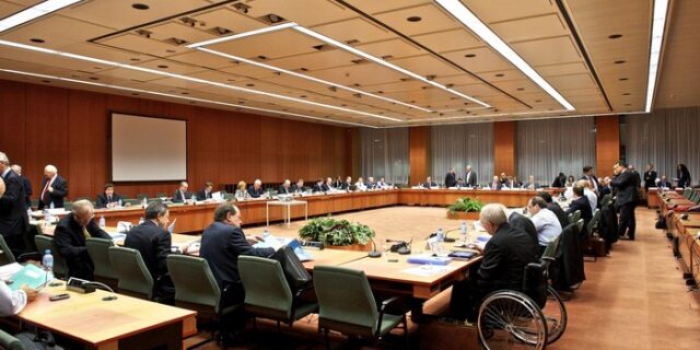 Ζητούμενο η πέμπτη υπογραφή