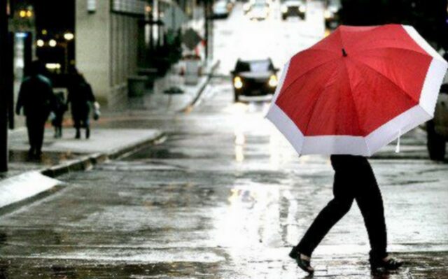 Νεφώσεις και τοπικές βροχές στα δυτικά