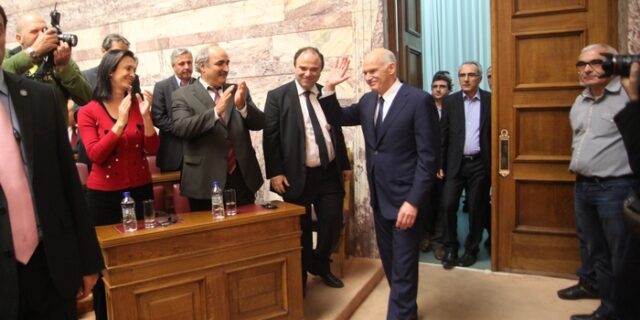 Εξέγερση βουλευτών κατά Παπανδρέου