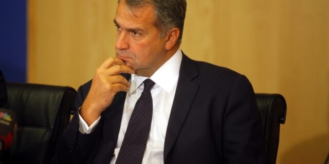 Βορίδης: “Ανοιχτό το πληθυσμιακό κριτήριο για τα ταξί”