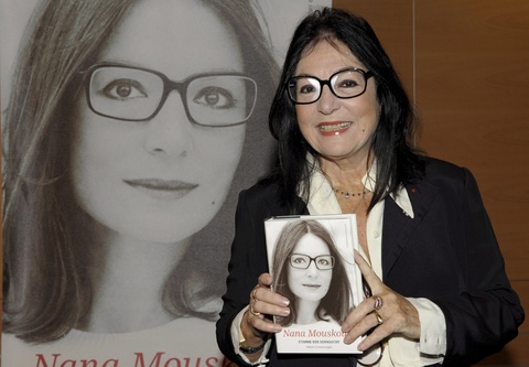 N.Μούσχουρη: “Δικαίως οι Γερμανοί τα βάζουν με τους Έλληνες”