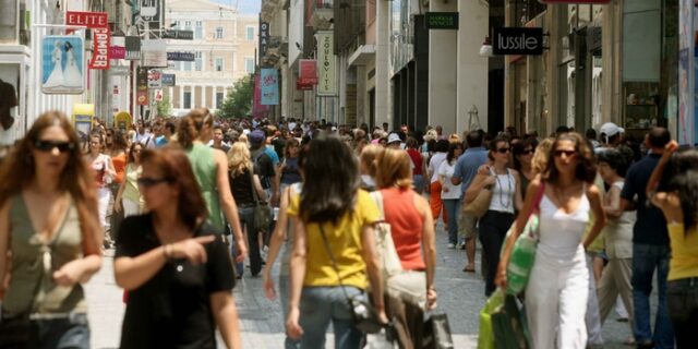 “Ξέπεσε” η Ερμού: Δύο στα δέκα ισόγεια καταστήματα είναι ξενοίκιαστα
